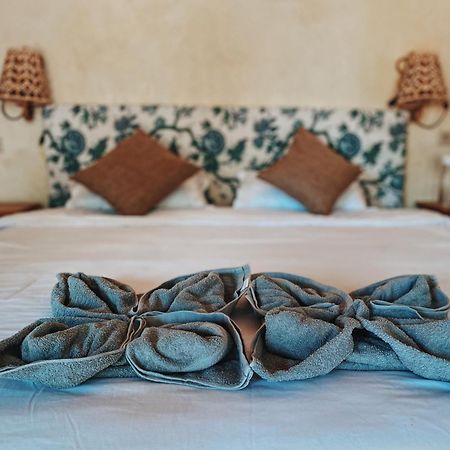 Basa-Basi Lodge Karimunjawa Eksteriør billede