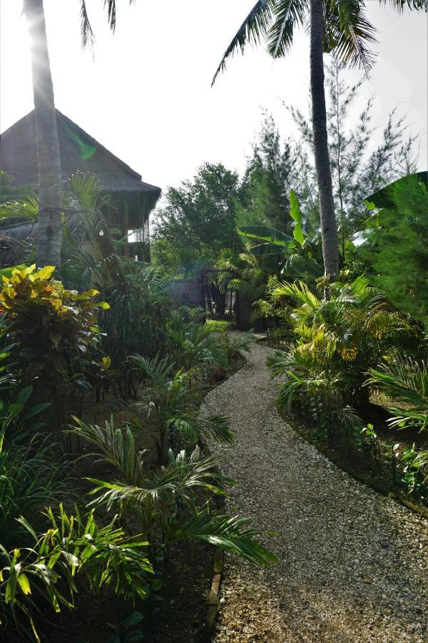 Basa-Basi Lodge Karimunjawa Eksteriør billede