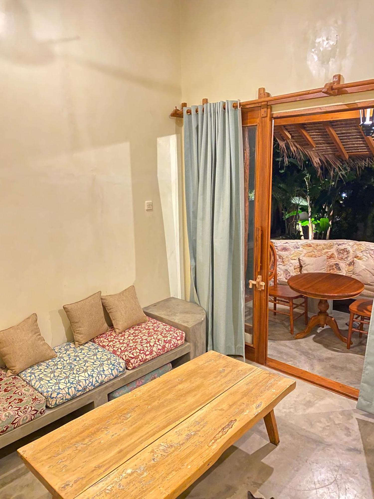 Basa-Basi Lodge Karimunjawa Eksteriør billede