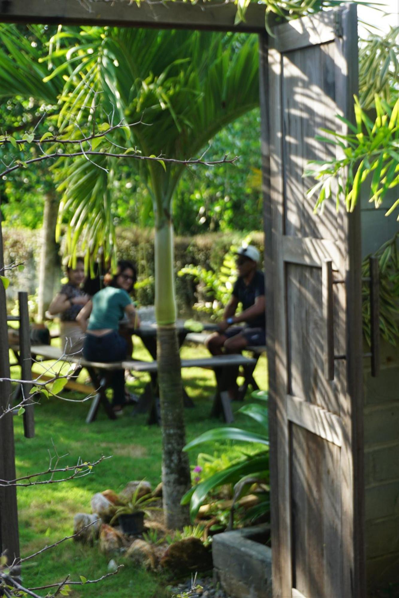 Basa-Basi Lodge Karimunjawa Eksteriør billede
