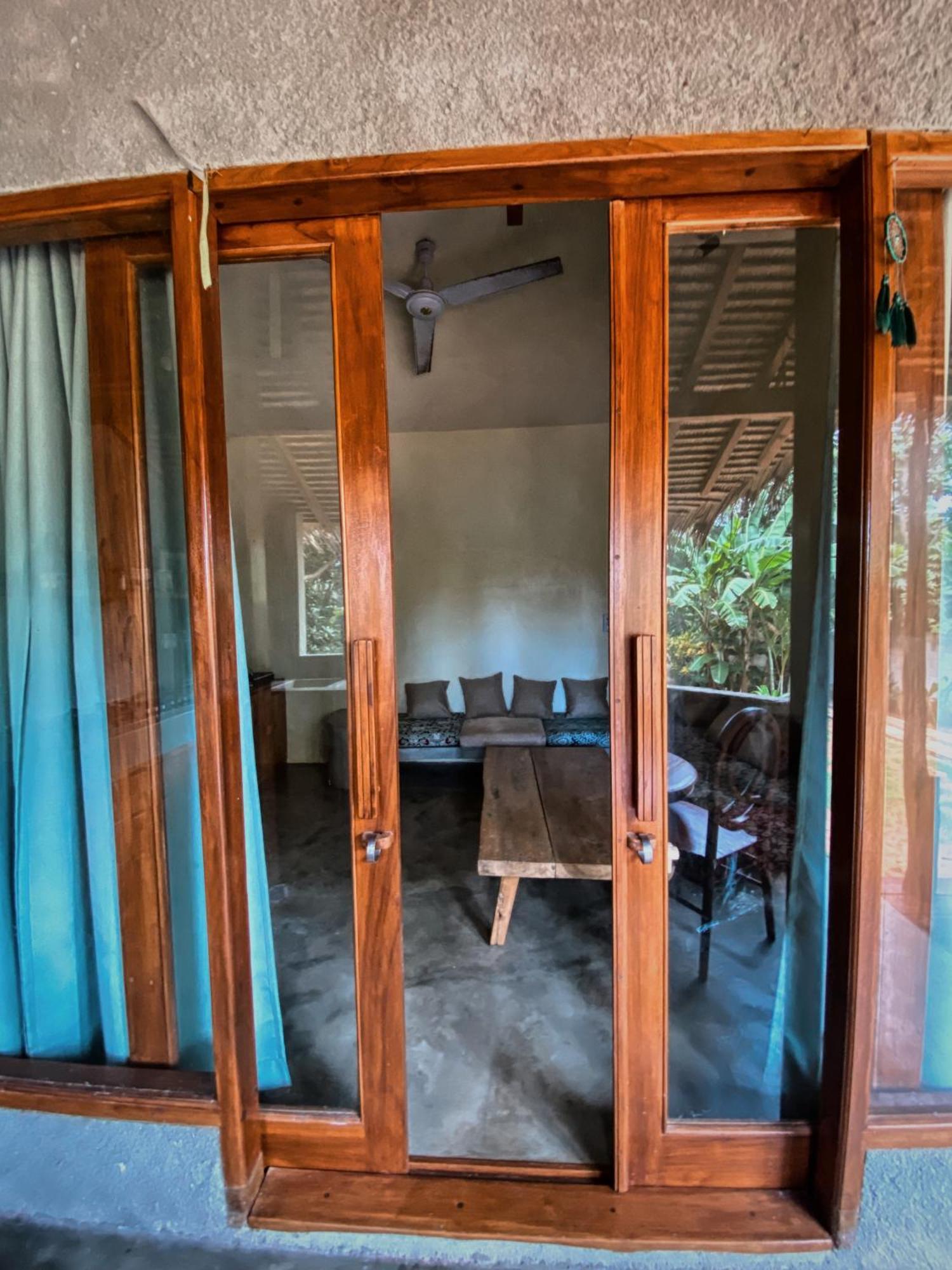 Basa-Basi Lodge Karimunjawa Eksteriør billede