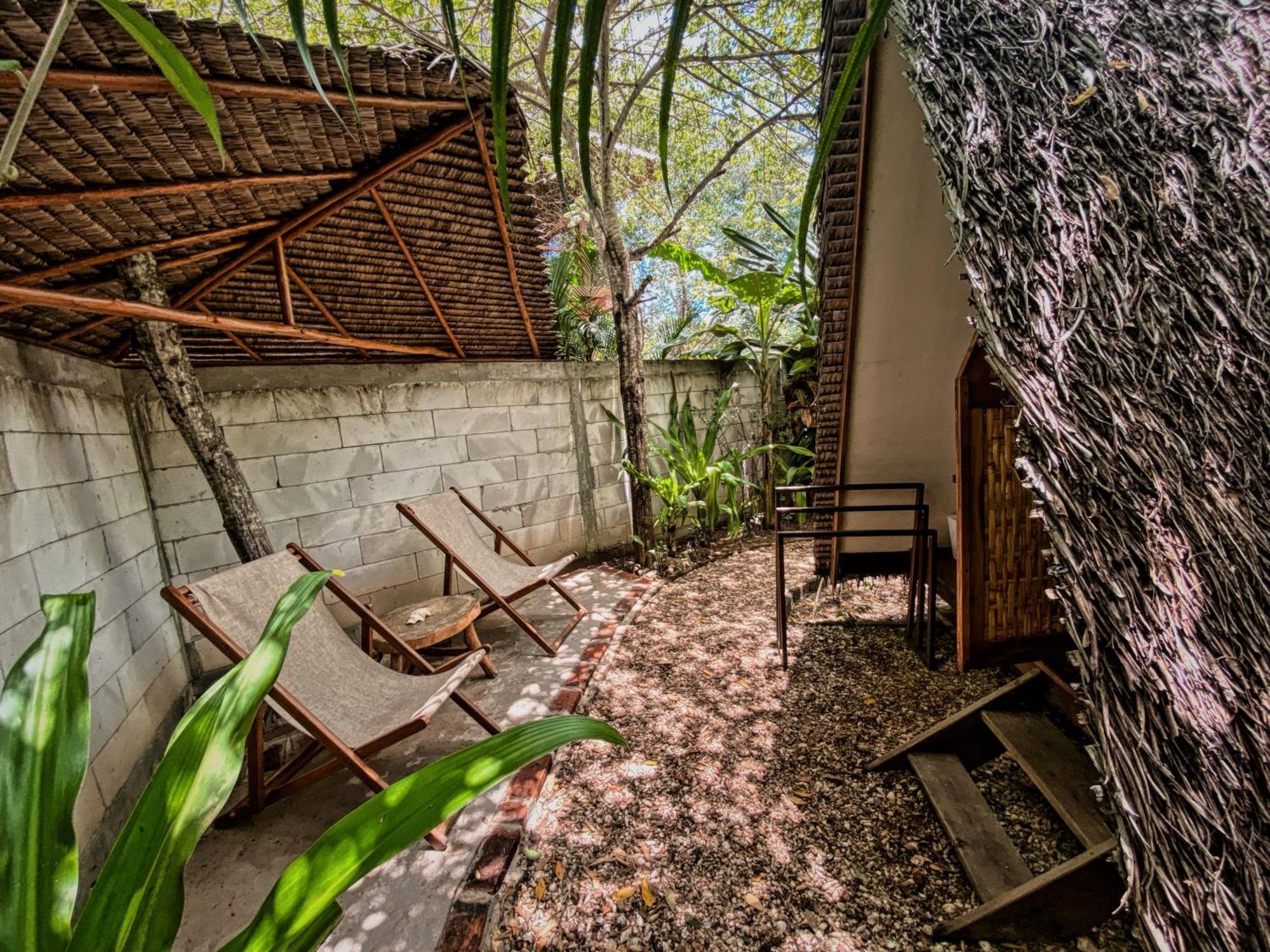 Basa-Basi Lodge Karimunjawa Eksteriør billede