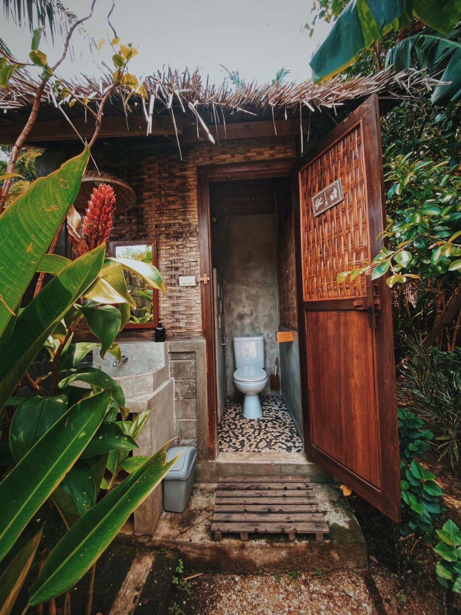 Basa-Basi Lodge Karimunjawa Eksteriør billede