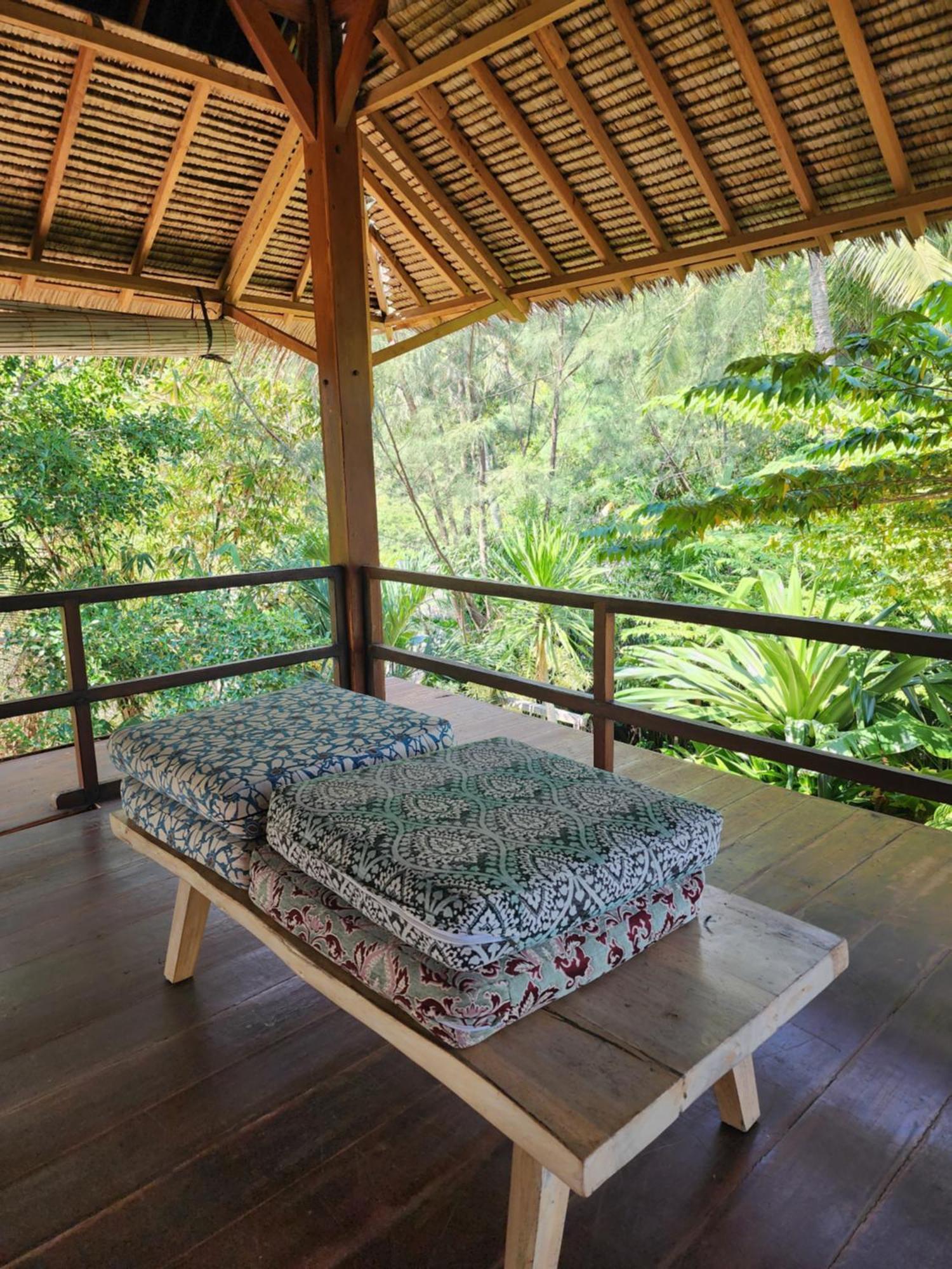 Basa-Basi Lodge Karimunjawa Eksteriør billede