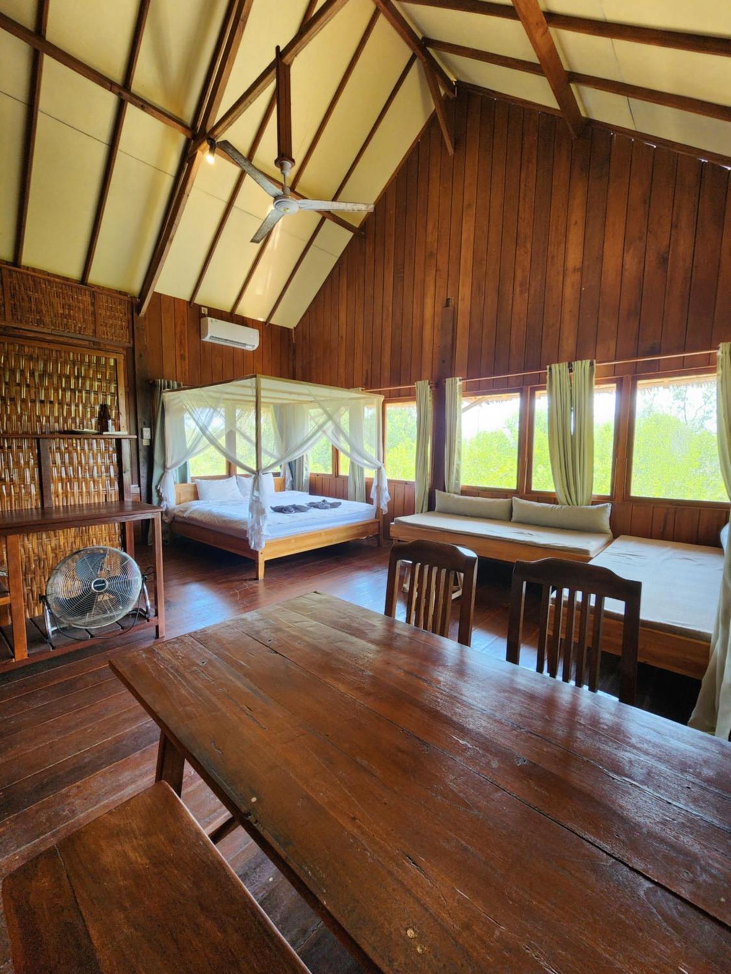 Basa-Basi Lodge Karimunjawa Eksteriør billede