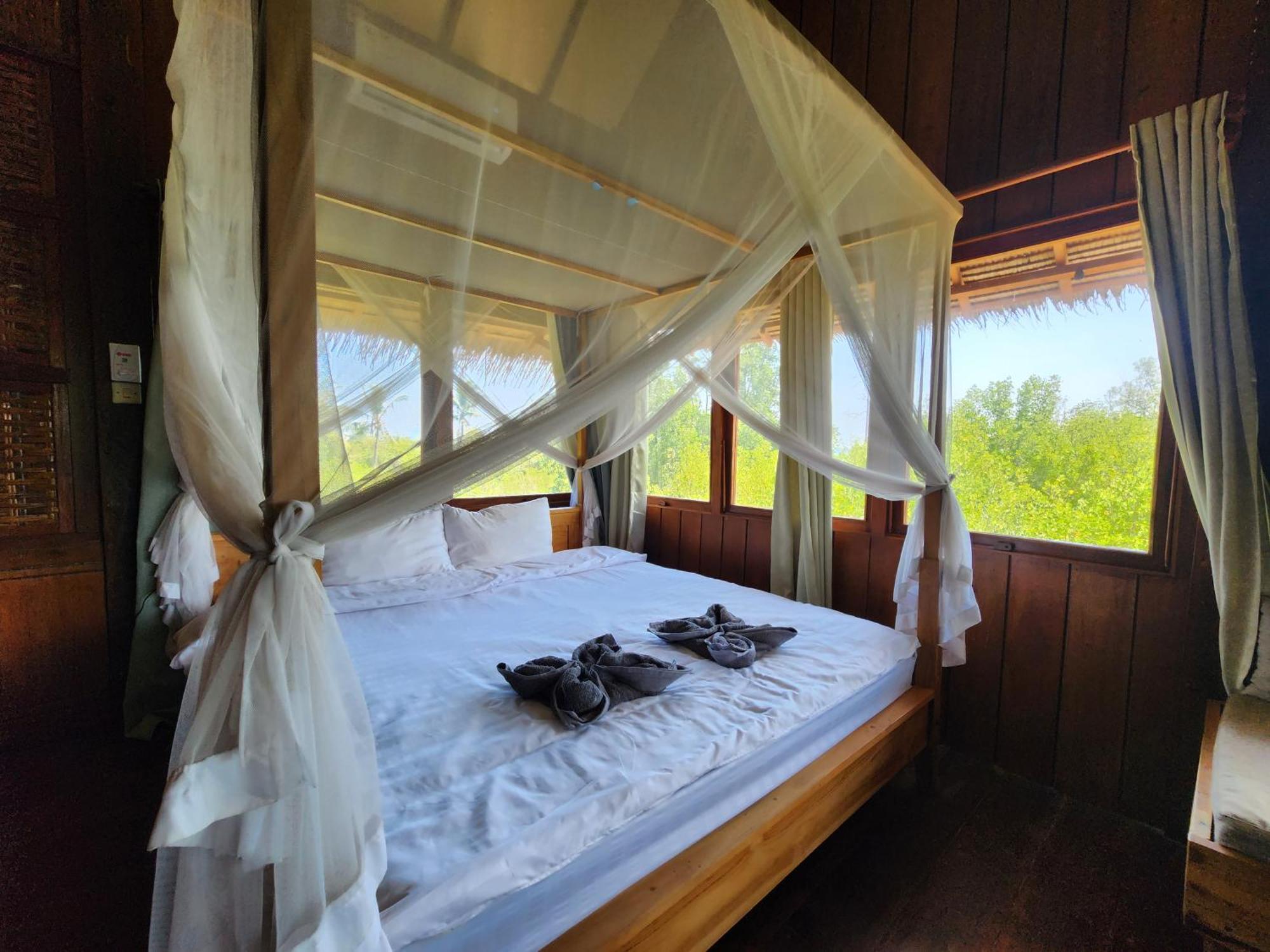 Basa-Basi Lodge Karimunjawa Eksteriør billede