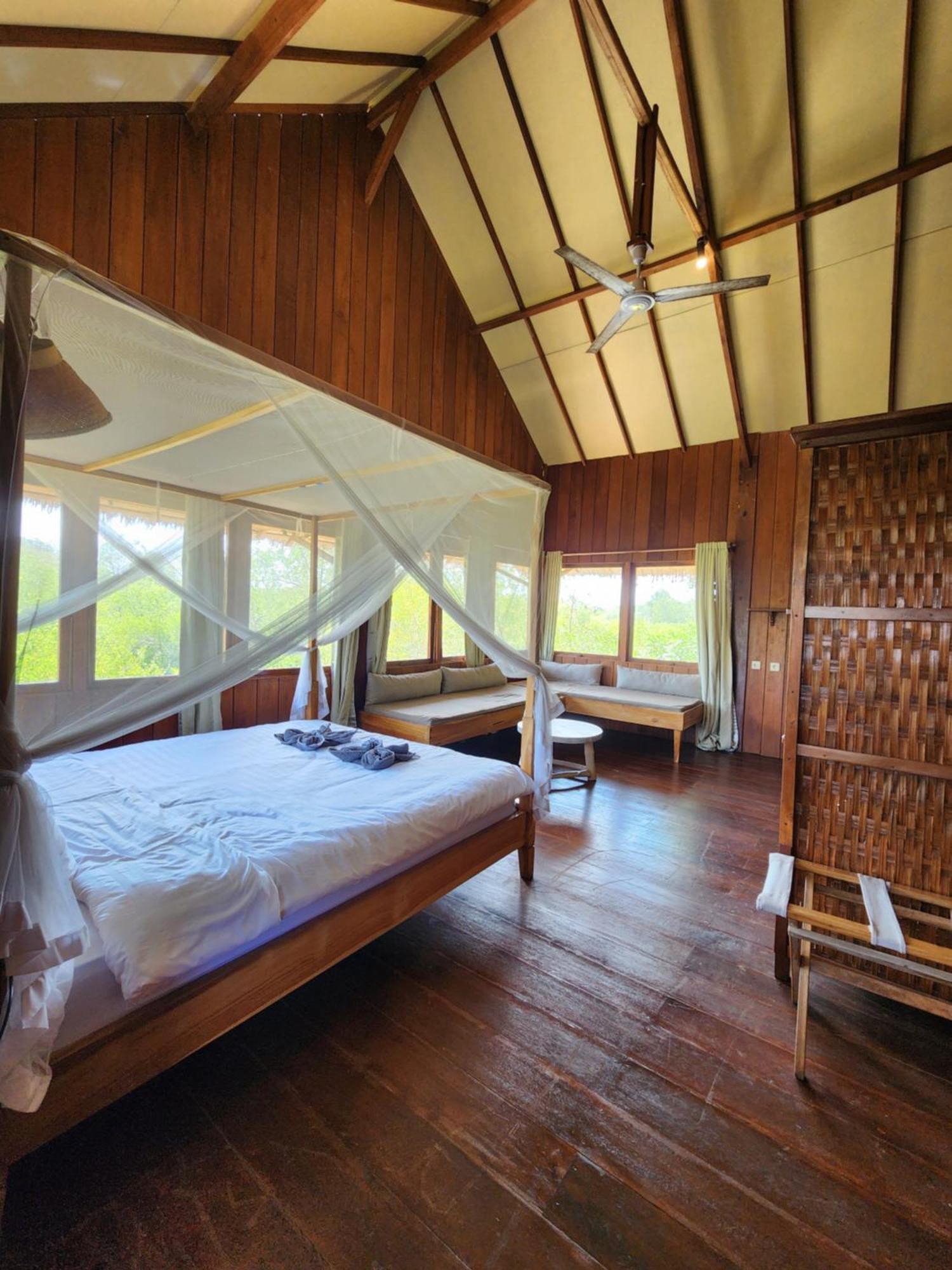 Basa-Basi Lodge Karimunjawa Eksteriør billede